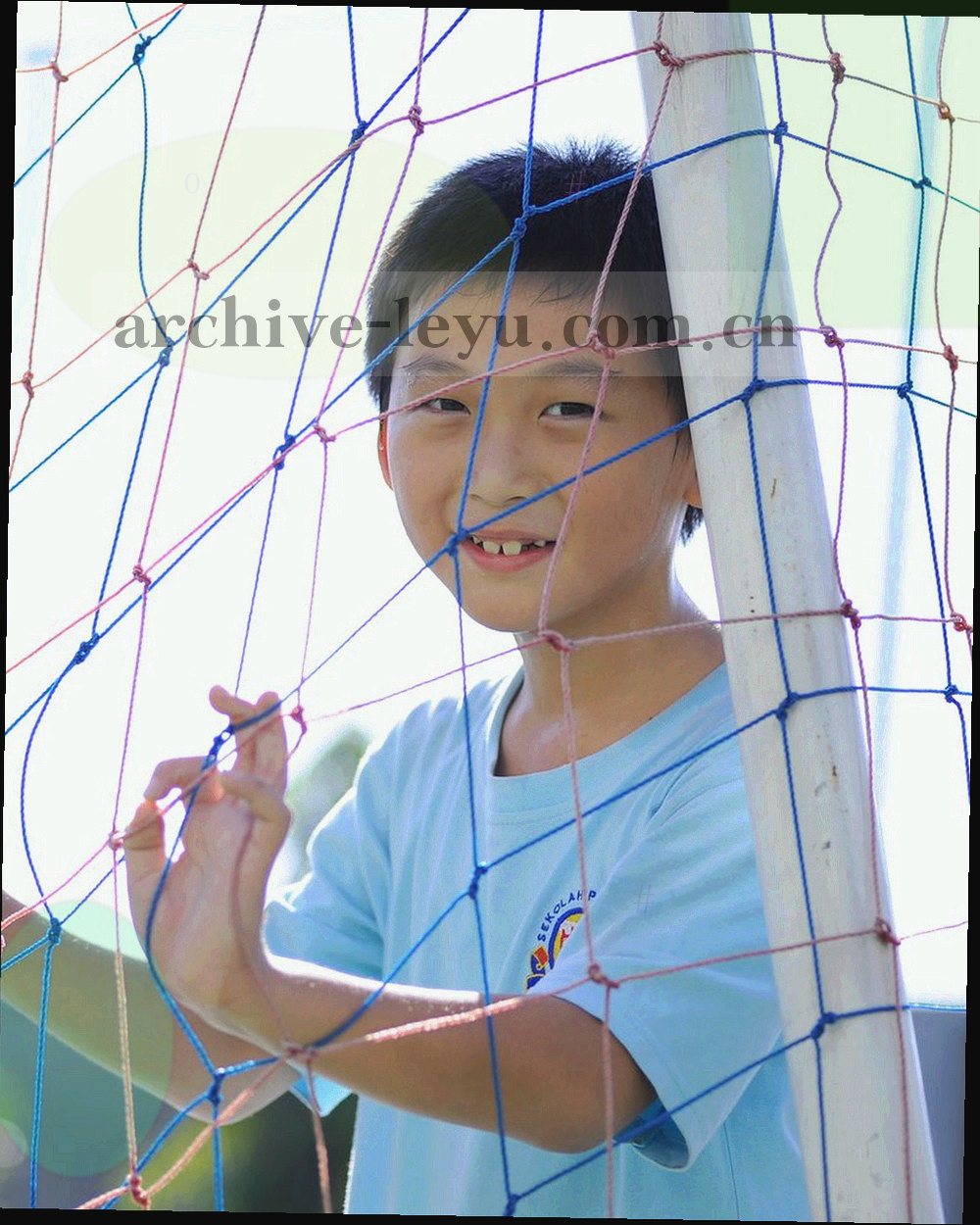 竖向排列的校对流程节点与连线，节点为深海蓝方块，连线为荧光青